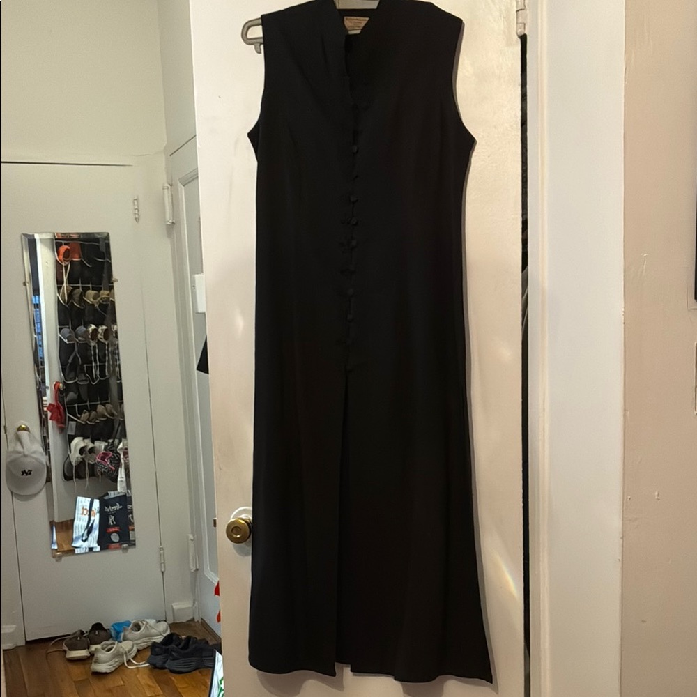 Elegant Black Sleeveless Dress